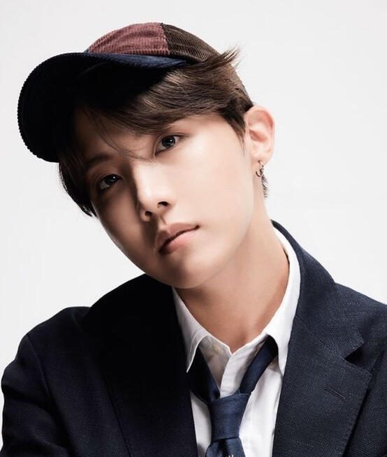 Zoe [ Img x Hoseok ]